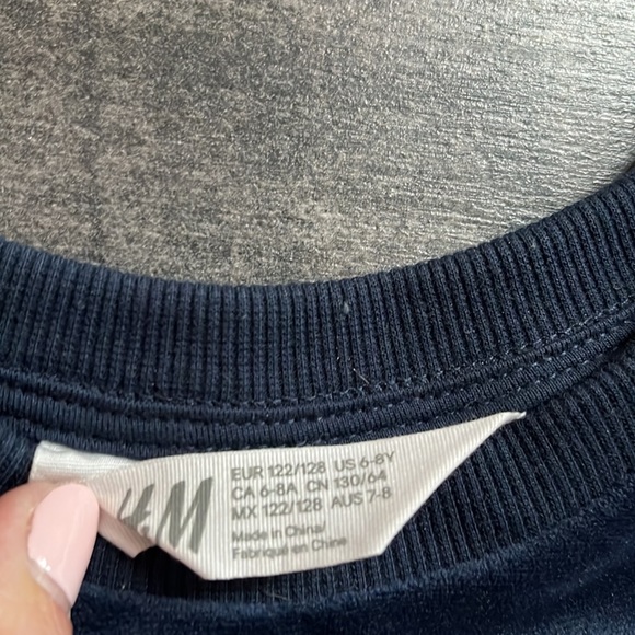 2 H&M Sweatshirts - Picture 5 of 5